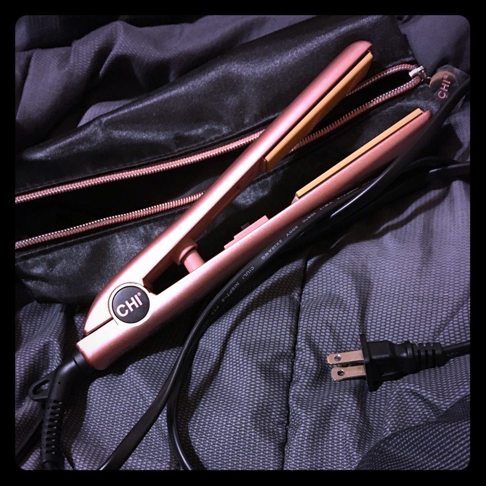 Small travel Chi straightener
